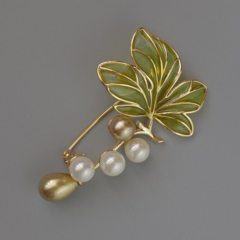 Brooch: Leaf with green enamel, white and yellow beads, 53x31 mm, gold-tone metal