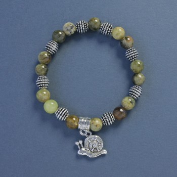 Браслет зелений Гранат гросуляр кулька, діаметр 8мм+-, довжина 18см+- стрейч з підвіскою Равлик