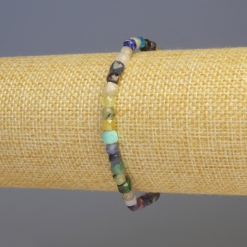 Браслет Асорті каменів грановані кубики, діаметр 5х5мм+-, довжина 18см+- стрейч