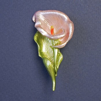 Brooch Calla Lily Pink 54x27mm ± Green Enamel on Gold-Tone Metal