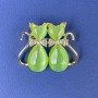 Brooch 'Cats' with green Cat's Eye white rhinestones gold-tone metal, diameter 31x38mm +