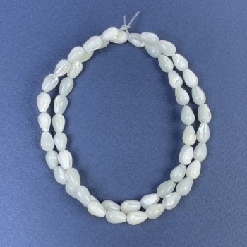 Mother-of-pearl drop beads 8x5mm+- on thread, length 40 cm+
