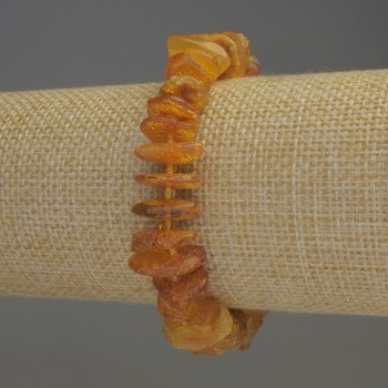 Amber chip bracelet 12×3.5 mm with 3 mm seed beads, length 18 cm, stretch