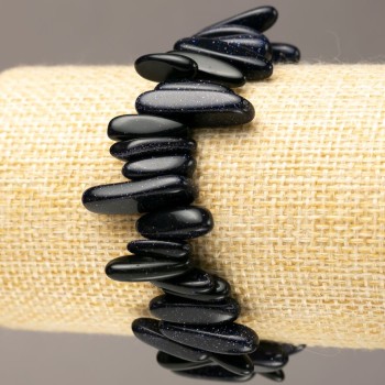 Браслет з натурального каменю Авантюрин "синій пісок Ніч Каїра" крихта "голка" на резинці d 13-24х3-6(+-)мм обхват 18см