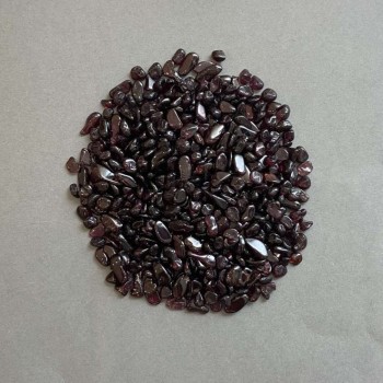 Natural Garnet Chips, Undrilled, 5-9 x 4-5 mm ± (per 100 g)