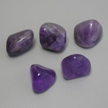 Amethyst natural stone souvenir assortment, sizes 22–37×20–22 mm ±, price per 100 g, packaging 100 g (per 100 g ±)