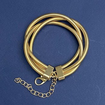 Triple bracelet in gold-tone metal with an extension chain