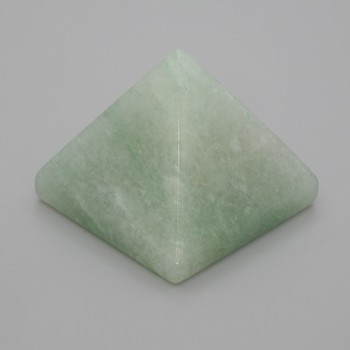 Natural nephrite stone souvenir pyramid, 38×38 mm length, 33 mm width