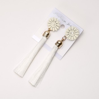 Tassel Earrings 'Chrysanthemums' White, 9 cm long