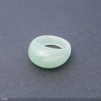 Ring with natural jade, height 6.5-15 mm, width 4-8 mm, diameter 20 mm
