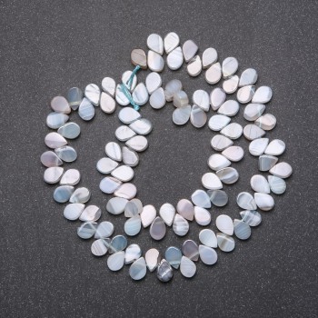 На нитці Агат сірий метелик, діаметр 8х6мм, довжина 38см