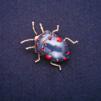 Beetle enamel brooch, gold-toned metal 31×35 mm