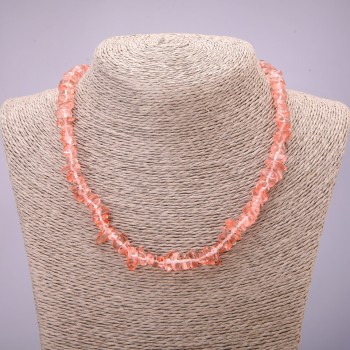 Necklace of tinted rock crystal chips, natural stone, approximately 8 mm in diameter, length 45–50 cm with extension chain