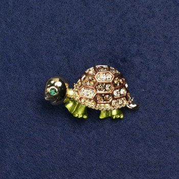 Brooch 'Turtle' gold-tone metal, enamel and rhinestones 40x23mm +