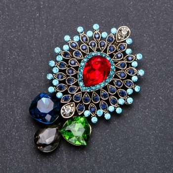 Brooch 'Order of Beauty' with multicolored crystals 60x38mm yellow metal