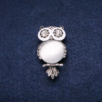 Owl Brooch with Cat's Eye in Silver