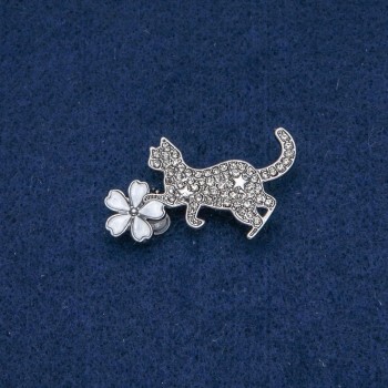 Brooch Kitten with a Flower, gray crystals, white enamel, silver-tone metal, 40×25 mm +