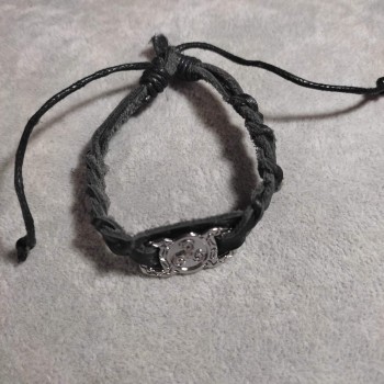 Браслет з металевою вставкою Асорті, довжина 18-22см, товщина 10мм еко шкіра колір чорний на затягуванні