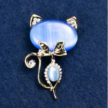 Brooch Kitty Cat's Eye blue color with white rhinestones 45x28 mm yellow metal