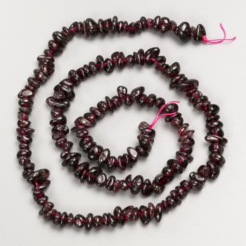 Garnet chip beads on thread, diameter 6x3 mm, length 41 cm ±