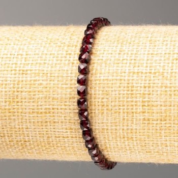 Браслет Гранат натуральне каміння гранований кубик, діаметр 4мм+-, довжина 18см (стрейч)