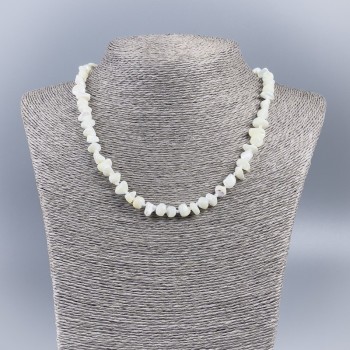 Necklace of natural mother-of-pearl (toned) white chips, 8–10 mm diameter, length 50 cm