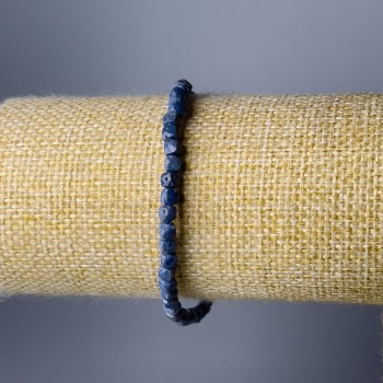 Браслет Корал губчастий натуральний камінь гранований кубик, діаметр 4мм+-, довжина 18см (стрейч)