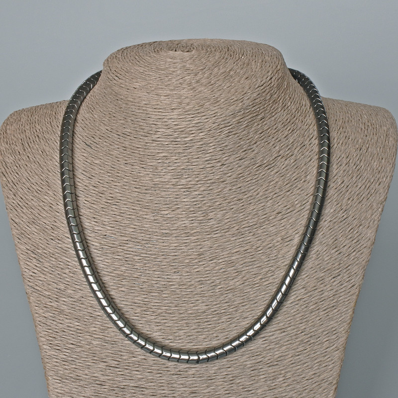 Hematite Necklace 'Zigzag', diameter 6x5 mm +/-, length 48 cm +/-