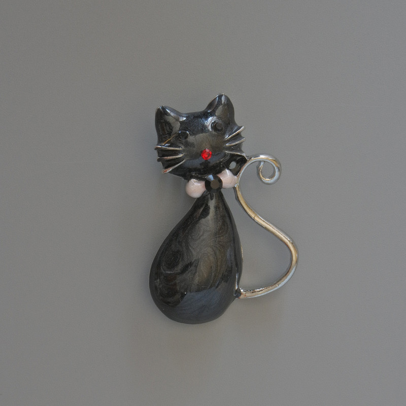 Kitty Brooch Pendant Gray Pearlescent