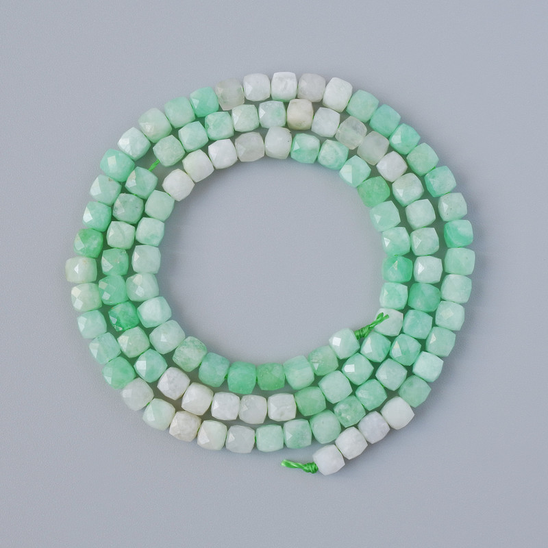 Emerald beads, natural stone, faceted cubes, 4 mm diameter, 39 cm length ± on thread