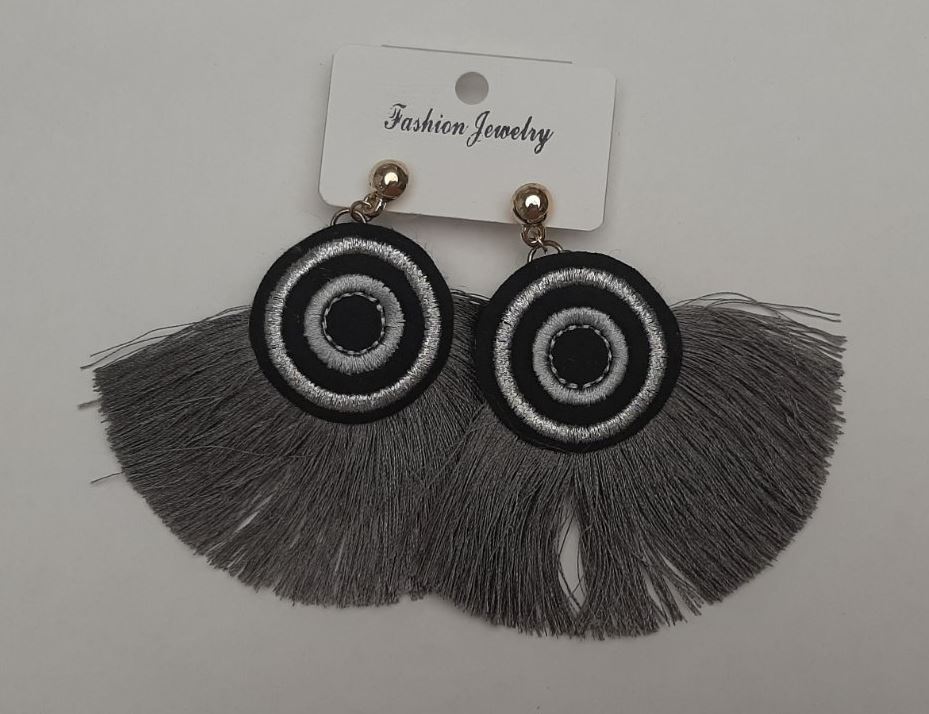 Stud earrings Kytytsi, gray color, length 8 cm, metal color gold