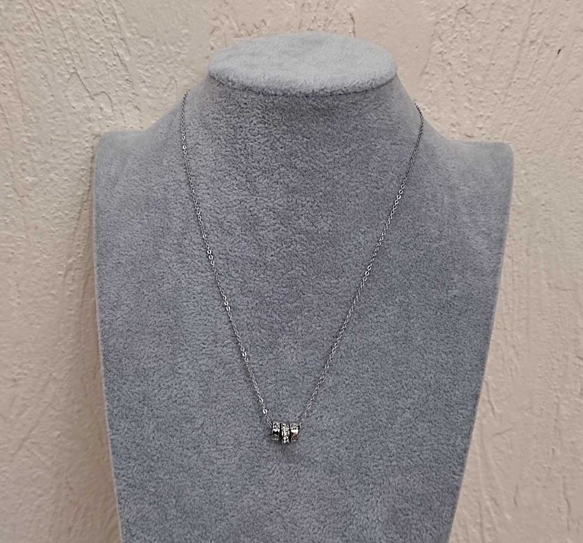 Pendant with three rings, 7 mm diameter, 41–45 cm length, 1.35 mm thickness, silver-toned metal