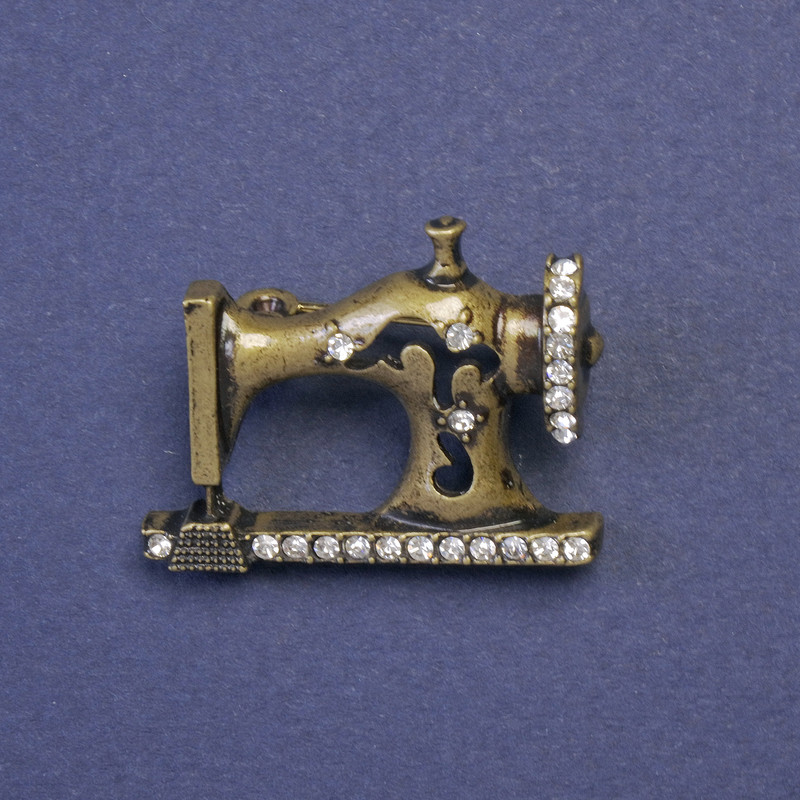 Brooch Sewing Machine with White Crystals in Antique Gold Metal Color 21x29 mm+