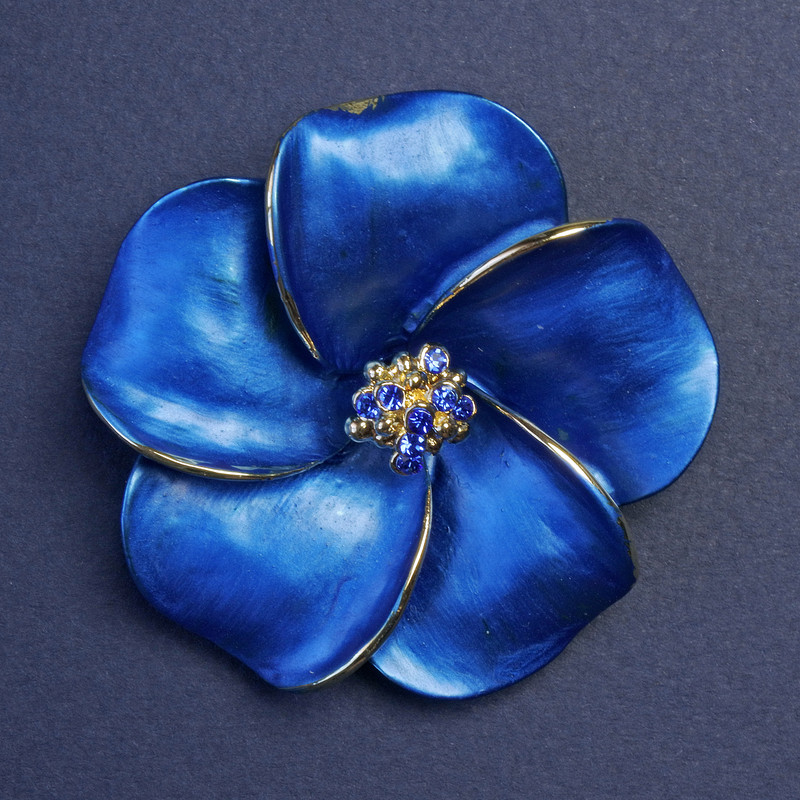 Brooch 'Flower with Blue Crystals' 50x50mm, pearlescent blue enamel, gold-toned metal