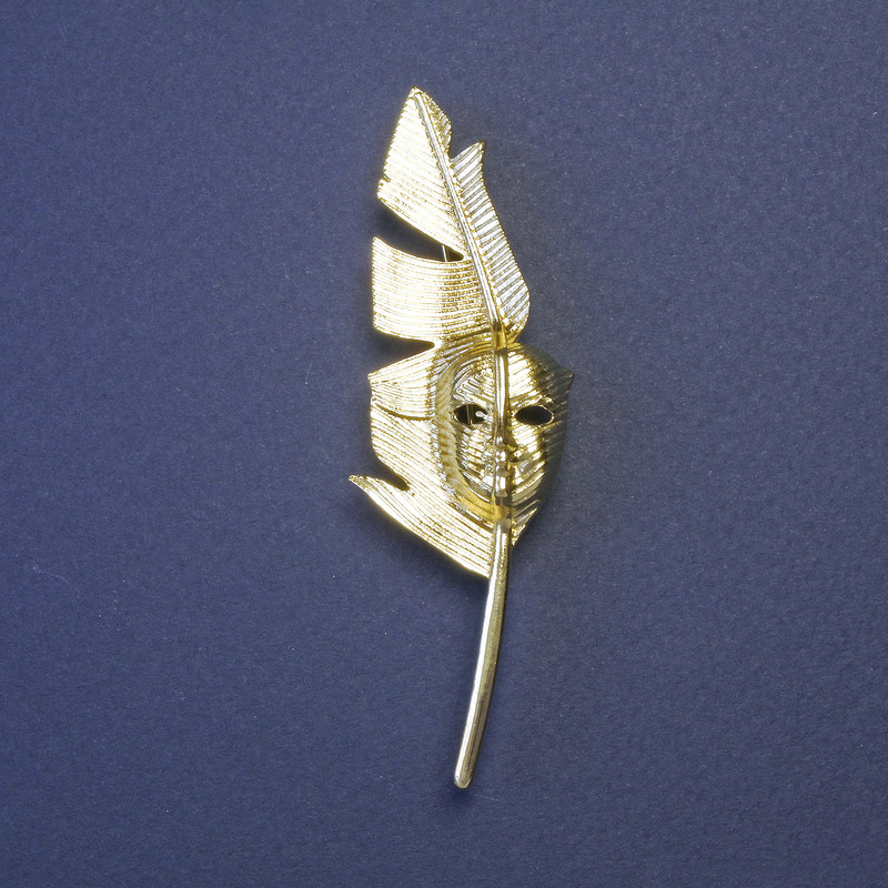 Brooch pendant Writer's Pen with Mask, gold-tone metal, 80×23 mm