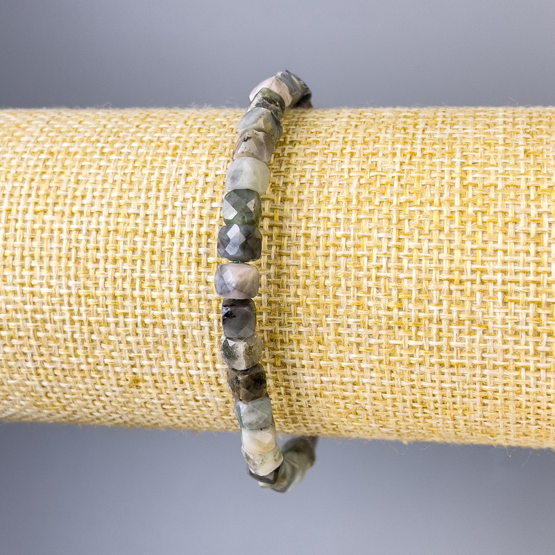 Браслет Смарагд гранований кубик, діаметр 5х5мм+-, довжина 18см+-стрейч