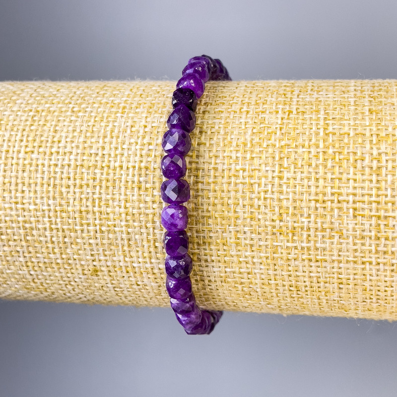 Sugilite Bracelet with a Faceted Cube, 5×5 mm, length 18 cm ± stretch