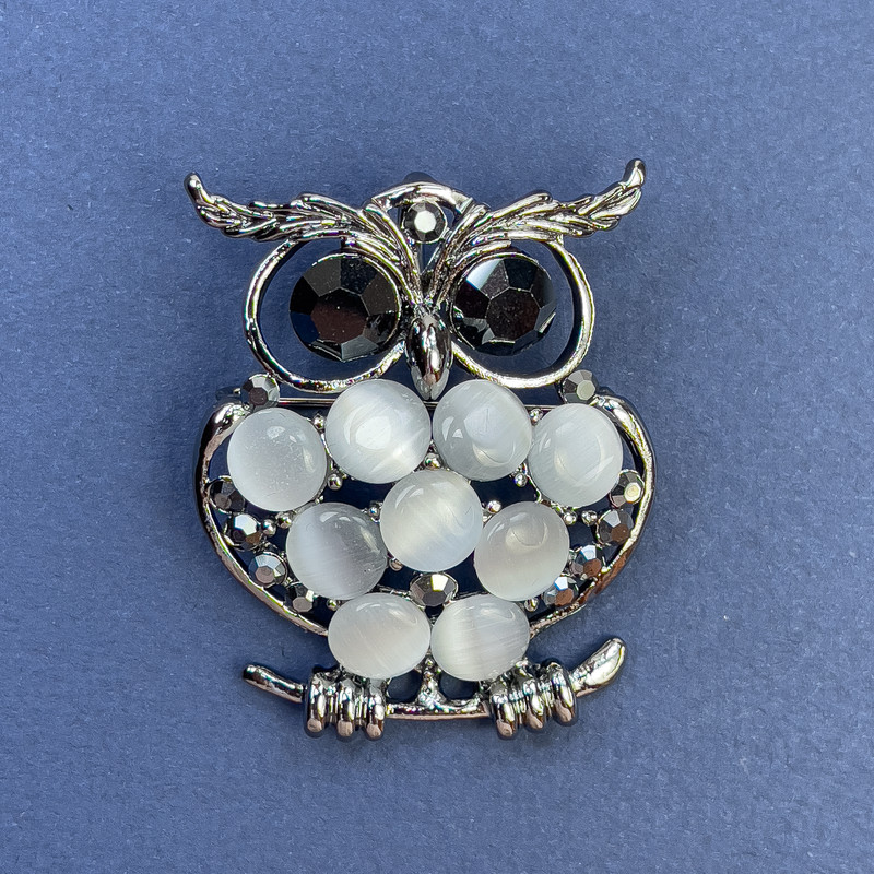 Brooch-Pendant Owl with Gray Cat's Eye, Gray Crystals, Silver Metal, diameter 36 mm ±, length 45 mm ±