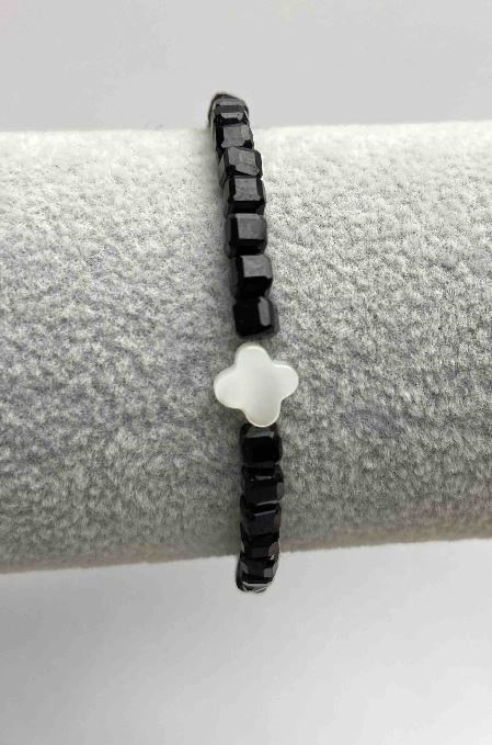 Bracelet with tourmaline faceted cubes, 4x4 mm diameter, +/- pearl inlay, length 18-23 cm +/- with extension chain