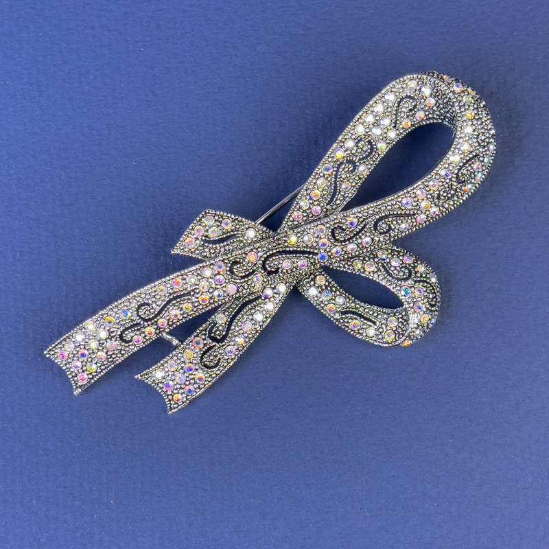 Брошка Бант райдужні стрази темно-сріблястий метал, діаметр 78х40мм +