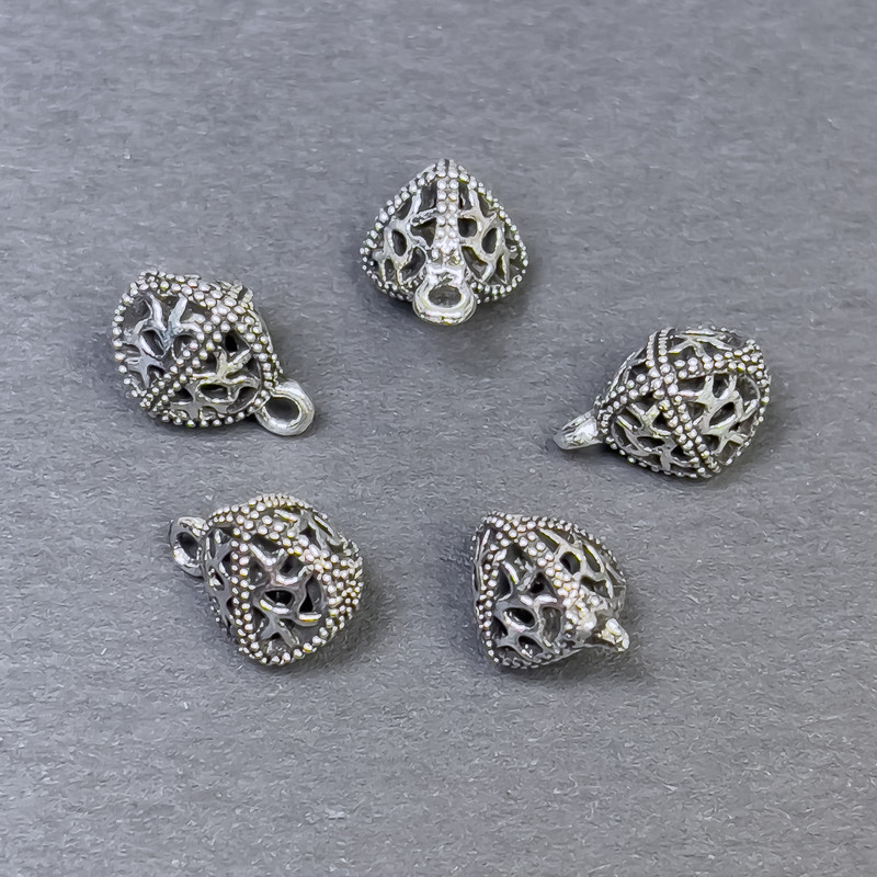 Findings: Triangular pendant in silver-colored metal, 8×11 mm, packaging 5 pcs