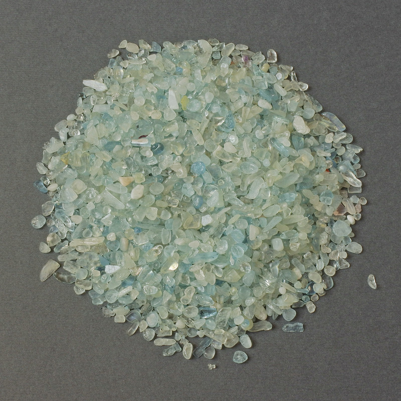 Natural Aquamarine Chips, Undrilled, 3-9x3 mm ± (per 100 g ±)