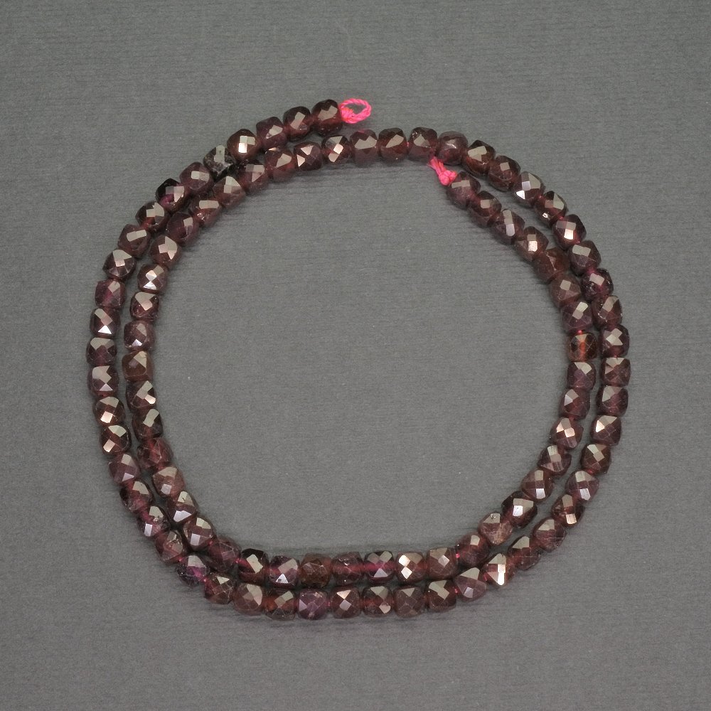 Beads of natural garnet, small faceted cube, 4 mm diameter, 39 cm length