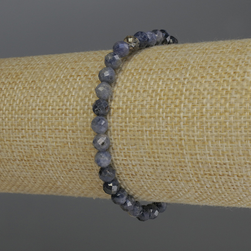 Sapphire bracelet with a faceted bead, 5 mm diameter, 18 cm stretch