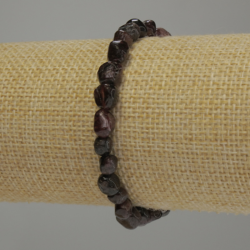 Garnet Bracelet, Tumbled, Diameter 6-8×6-7 mm, Length 18 cm, Elastic