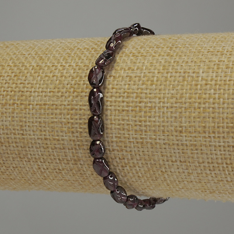 Garnet bracelet with faceted pebble beads, 6–8×5 mm, 18 cm stretch