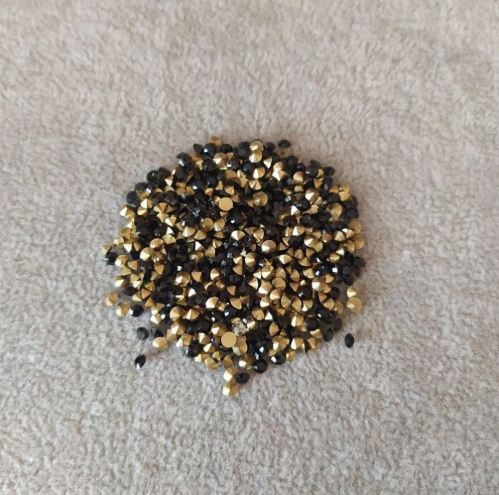 Jet-black rhinestones, diameter 3 mm (±), packaging approx. 4 g (±)