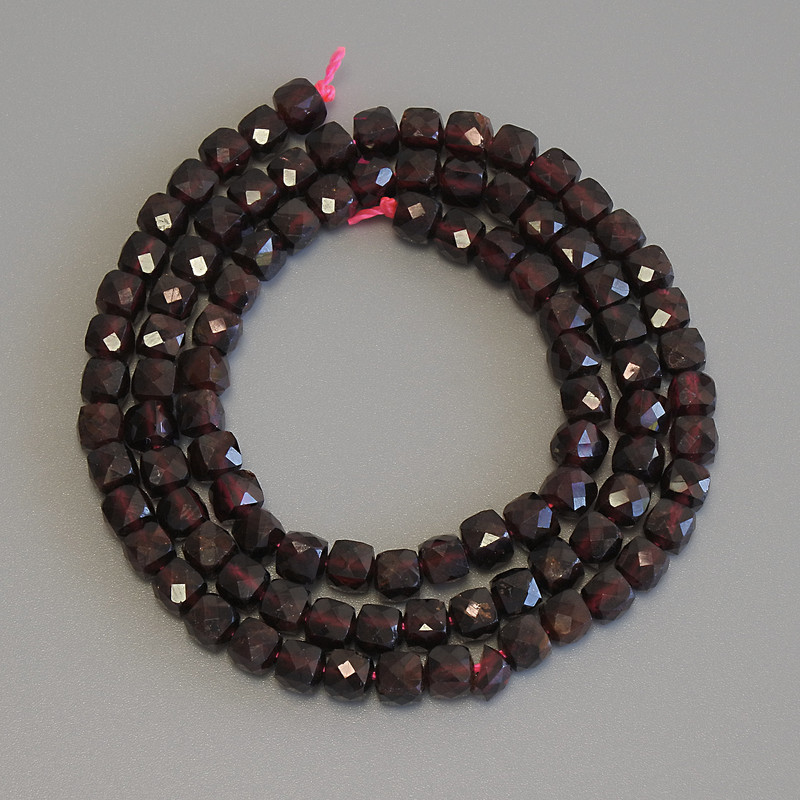Faceted Garnet Beads, Cube Shape, diameter 4x4 mm, length 39 cm