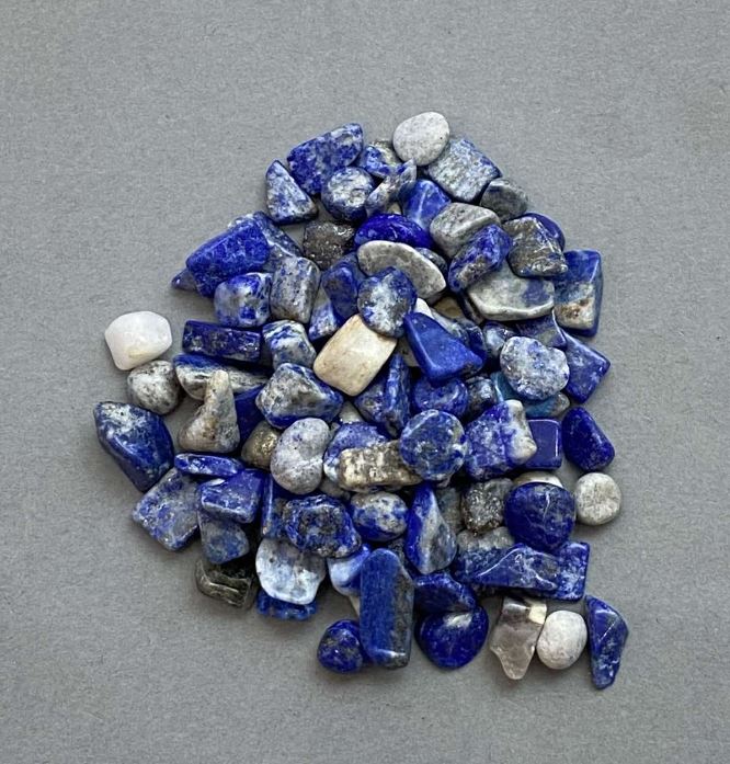 Natural sodalite chip without hole, 7-14×5-7 mm ± (per 100 g ±)
