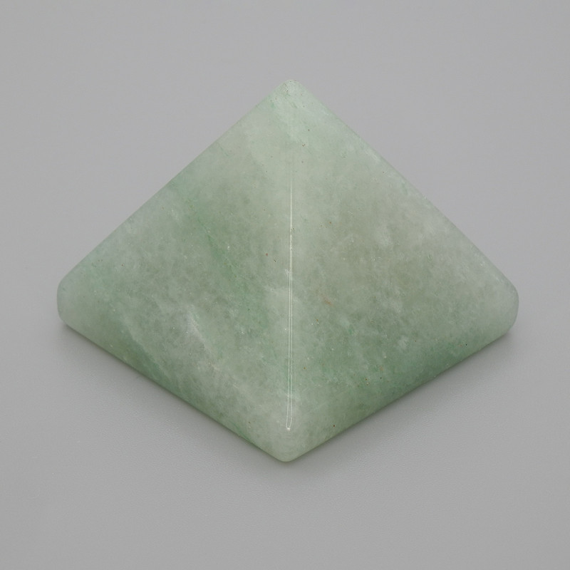 Natural nephrite stone souvenir pyramid, 38×38 mm length, 33 mm width